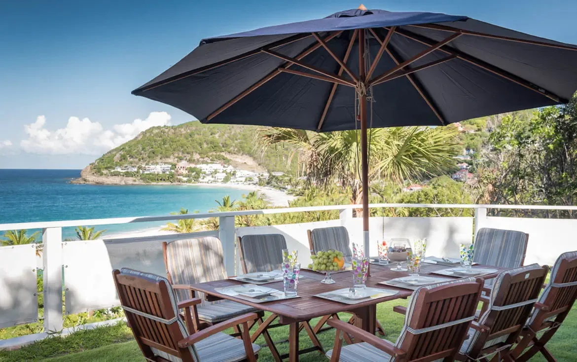 An inviting setup for unforgettable outdoor gatherings, where every meal is accompanied by the soothing sounds and sights of the coast.